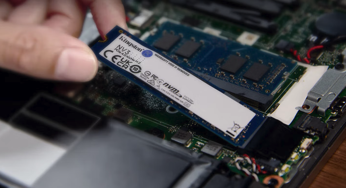 存储芯片短缺引发行业震荡 高通Arm股价大跌超8%